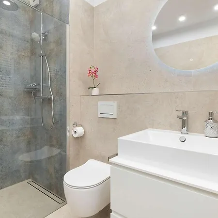 Elegant With Desk Marina 3city By Renters *