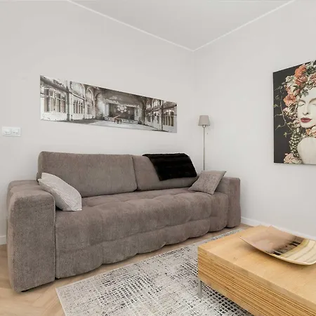 Elegant With Desk Marina 3city By Renters *
